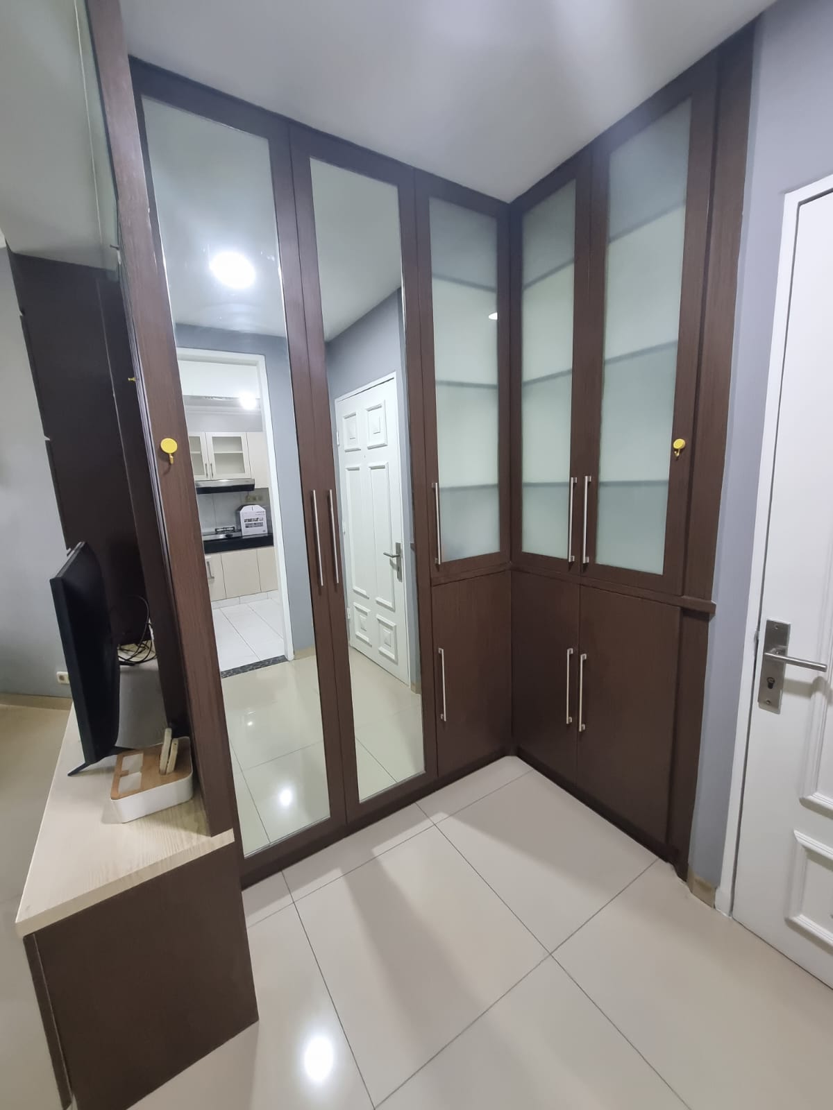 DiSewakan Apartemen Fully Furnished Crown Court Lippo Cikarang